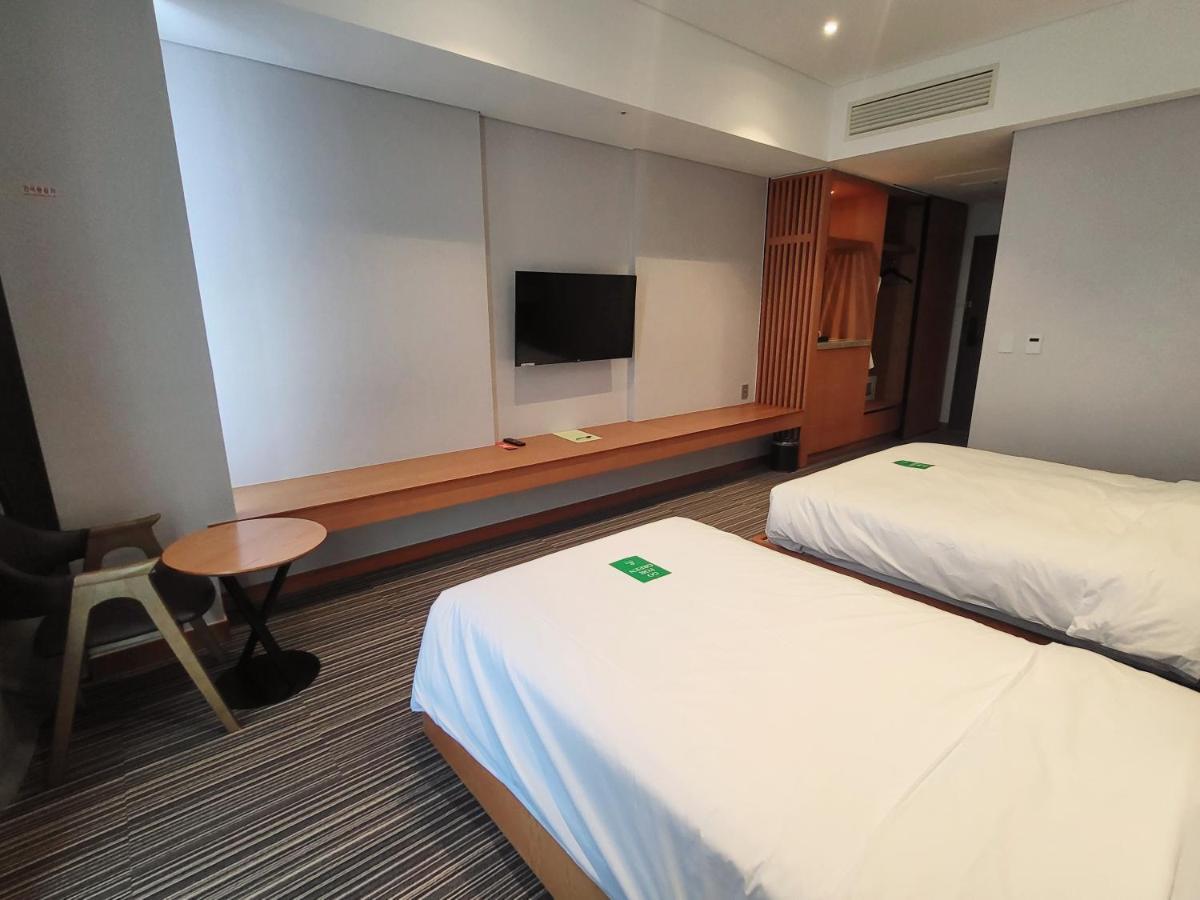Hotel Tour Incheon Airport Hotel & Suites ภายนอก รูปภาพ